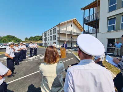 Le préfet maritime Marc Véran et le maire de Cherbourg Benoît Arrivé étaient présents.