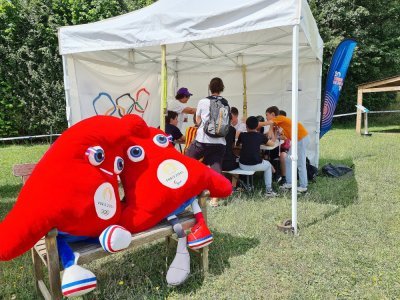 Évidemment, les phryges, mascottes officielles des Jeux olympiques et paralympiques de Paris 2024 étaient présentes.