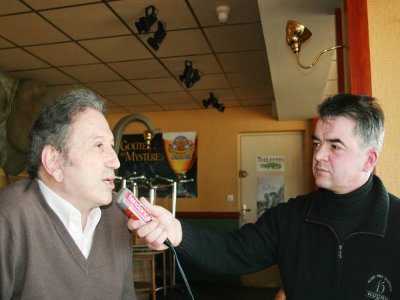 Michel Drucker en interview avec le père Jean-Luc Lefrançois pour Tendance Ouest. - Archives