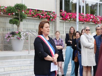 Emmanuelle Lejeune, la maire de Saint-Lô, a lu le courrier de l'association des maires de France, appelant au rétablissement de l'ordre républicain.