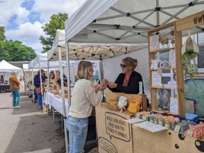 Sur le marché, La Calinette vend des produits zéro déchet. - Joanne Lehoux