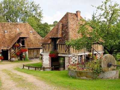 Cambremer, ses vergers, ses pressoirs, ses caves à cidre : le chœur du pays d'Auge et du cidre. - Bertrand de Reviers