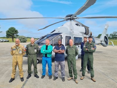 Le nouvel équipage de la flottille présent désormais sur la base de Maupertus près de Cherbourg.