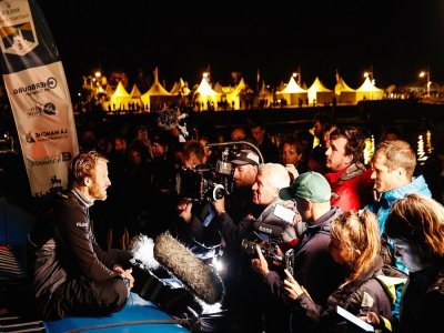 François Gabart s'exprime auprès des médias. - Rolex Fastnet Race