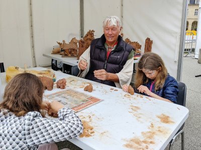 De nombreux artisans ont proposé des initiations, c'est le cas de Marc Bisson, peintre et sculpteur. - Joanne Lehoux