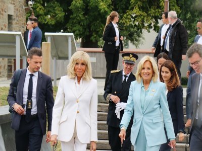 Brigitte Macron et Jill Biden à leur arrivée au Mont-Saint-Michel.
