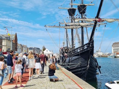 La Nao Victoria est amarrée quai Bérigny à Fécamp.