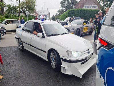 Cette Peugeot 406 est iconique. C'est le modèle utilisé dans les films Taxis.