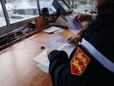 Ces contrôles ont permis de vérifier les permis et la présence des papiers des bateaux à bord.