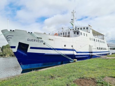 Le Guerveur est connu pour avoir effectué des navettes pendant quarante ans entre Quiberon et Belle-Ile-en-Mer, dans le Golfe du Morbihan.