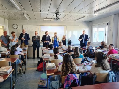 Bertrand Bellanger (au centre), président du Département, a visité le collège en ce jour de rentrée.