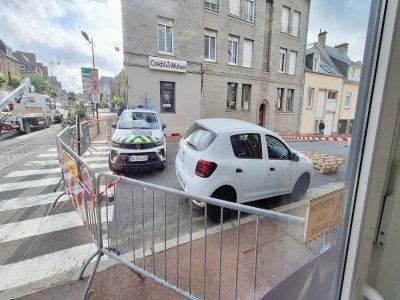 La rue a été bloquée pour éviter tout risque.