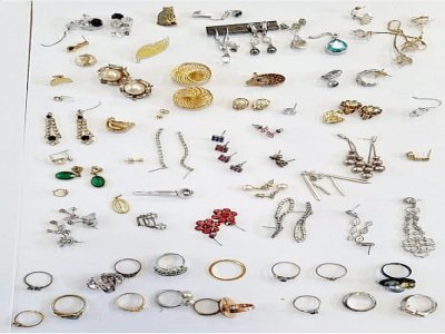 Des boucles d'oreilles, bagues et broches dérobées au cours de cambriolages ayant eu lieu entre août et septembre dans l'Eure, l'Oise et la Seine-Maritime.