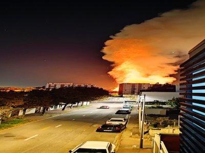 Un incendie spectaculaire avec de nombreuses photos et vidéos réalisées par des habitants. - Aurélien Guillaume