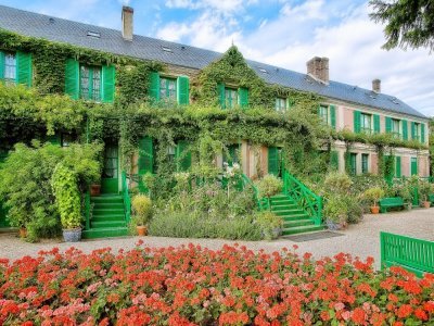 La maison et les jardins de Claude Monet à Giverny attirent chaque année plusieurs centaines de milliers de visiteurs.