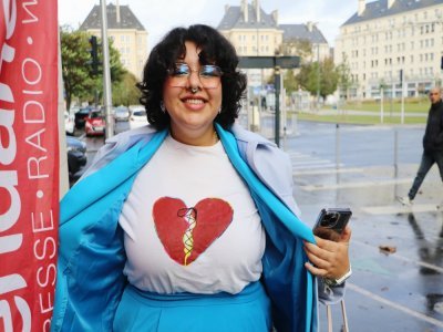 Cette fan a réalisé elle-même le t-shirt de l'œuvre "Correction d'un cœur brisé", comme Mika l'avait sur sa chemise lors de la dernière tournée.