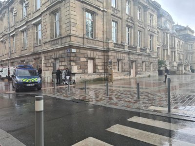 Les forces de l'ordre sont intervenues près du musée des Beaux-Arts mercredi 19 octobre pour un colis suspect.