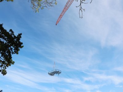 Une partie de la structure du Skyrope dans le ciel, de quoi se rendre compte de la taille.