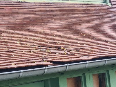 Le toit de la véranda de Jean-Charles Flematti a été abîmé au niveau des tuiles.