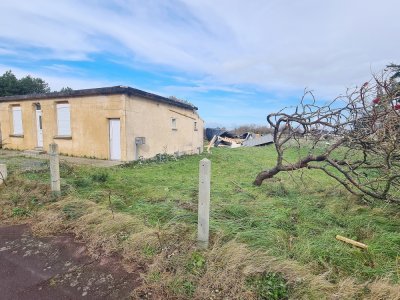 Le toit de cette maison s'est envolé.