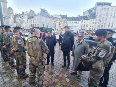 Le préfet de la Manche Xavier Brunetière était présent mardi 7 novembre, en présence du sous-préfet Jean Rampon, et de l'adjoint à la sécurité Pierre-François Lejeune.