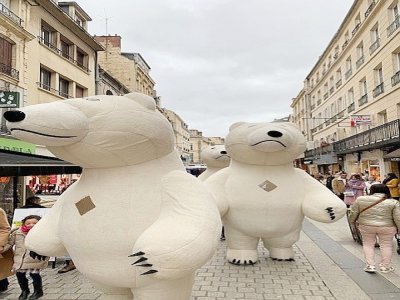En décembre 2022, de grands ours avaient participé à la parade rue Saint-Pierre.