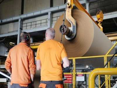 Le site produit du papier recyclé par bobines de 32 tonnes sur lesquelles sont enroulés environ 50km de papier. Ici, la capacité de production est de 48 tonnes par heure pour un résultat annuel de 280 000 tonnes.