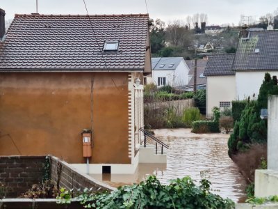 Le centre-ville de Montivilliers est bloqué en raison des inondations, mardi 5 décembre.