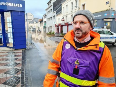 Jérôme Dubost, le maire de Montivilliers, a activé le Plan communal de sauvegarde à 5h25 mardi 5 décembre. Il est venu constater l'ampleur des inondations dans la matinée.