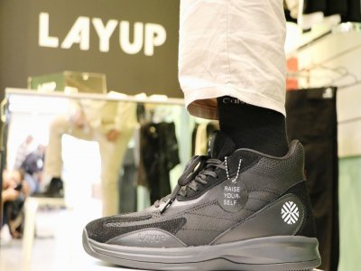 La nouvelle Layup
La marque rouennaise Layup a sorti, en août dernier, sa toute dernière paire de baskets la Layup Revo II. Pour se la procurer, la marque vient d'ouvrir un nouveau point de vente éphémère dans la galerie marchande des Docks 76. 109€