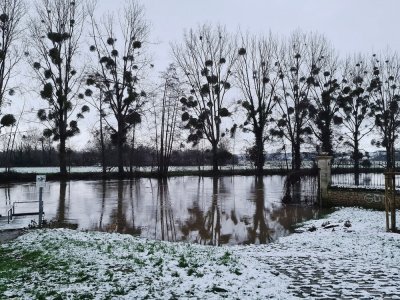 Un mélange d'inondations, de neige et de verglas à Louvigny.