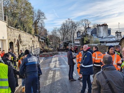 La rue Félix-Faure a été coupée à la circulation dans les deux sens.