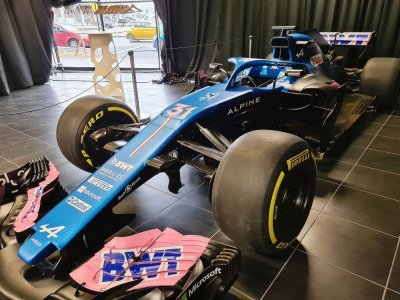 La F1 Alpine de 2018 est exposée au centre Alpine jusqu'au vendredi 26 janvier.