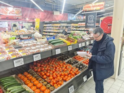 Opération de contrôle dans un supermarché à Condé-sur-Vire.