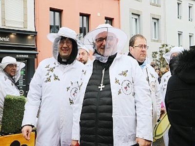 Monseigneur Cador participait pour la première fois au carnaval de Granville.