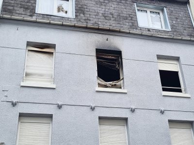 Le feu s'est produit dans un immeuble d'une rue perpendiculaire à la rue Aristide Briand.