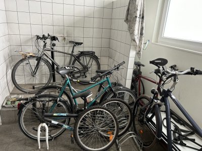 Pour stocker les vélos, il faut utiliser tout l'espace possible.   - Lilian Fermin