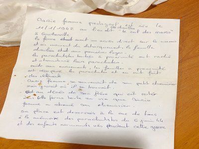 Avant de décéder, Marie-Jeanne Piedagnel a laissé une lettre racontant l'histoire de ce chemisier. - Airborne Muséum
