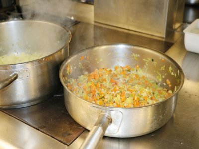 Les chefs sont obligés de proposer un repas végétarien par semaine dans les cantines scolaires.