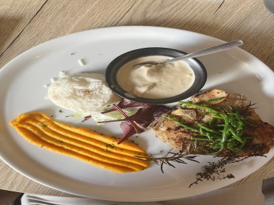 T-bone de veau, riz et sauce vallée d'Auge.