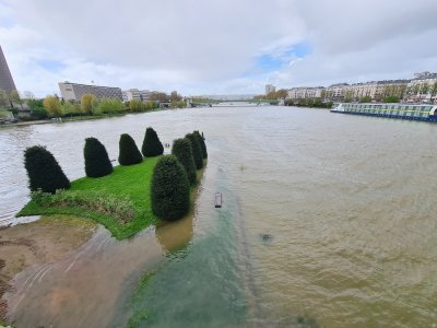 Une partie de l'île Lacroix a été submergée par la Seine en crue mardi 9 avril.