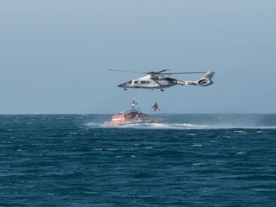 L'hélicoptère H160 de la Marine nationale a aussi été mobilisé. - Marine nationale