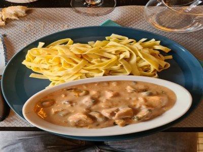 Cassolette de fruits de mer et tagliatelles.