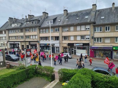 Quelque 200 manifestants ont défilé à Saint-Lô pour le 1er mai.