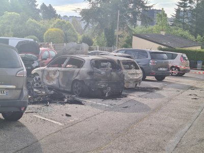 Parmi les véhicules, une Alfa Roméo a été détruite.