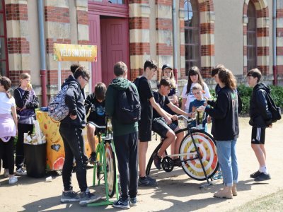 Les élèves ont participé à des activités pour leur apprendre à bien utiliser leurs vélos.