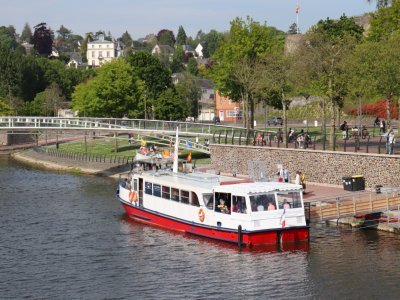 Le bar péniche avait été mis à l'eau le 23 avril dernier.