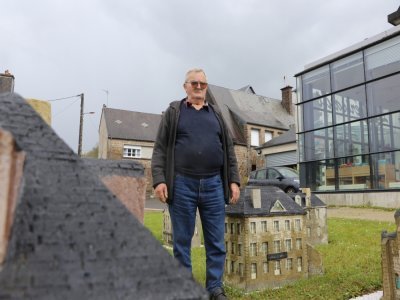 Louis Saint-Pois, âgé de 78 ans, a réalisé ces maquettes en béton.