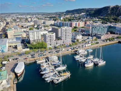 Le projet de L'Ilot Matignon offre une belle vue sur le port.