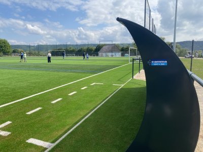 Le terrain de football à 11 de la base de loisirs de Jumièges est flambant neuf.